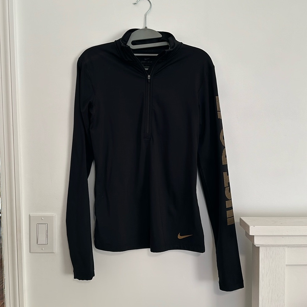 Nike Women’s Medium Lightweight Fleece Lined Quarter Zip